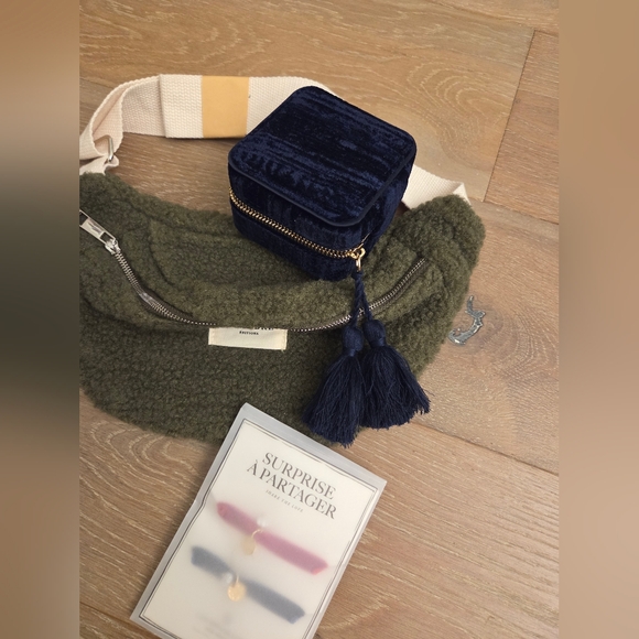 Sezane Octobre Editions Olive Green Sherpa Fanny Pack Jewelry Box And Bracelets - Picture 2 of 5